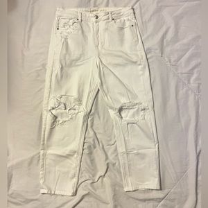 American Eagle White Mom Straight Jean